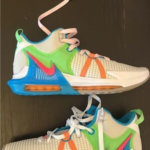 Nike LeBron Witness VII